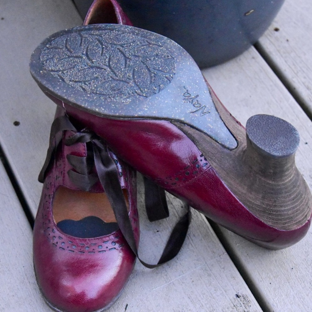 Naya comfort heeled Mary Janes size 9